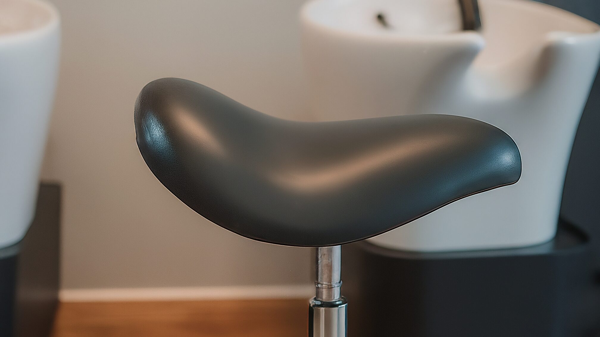 シャンプー時の姿勢のコツで負担を減らす