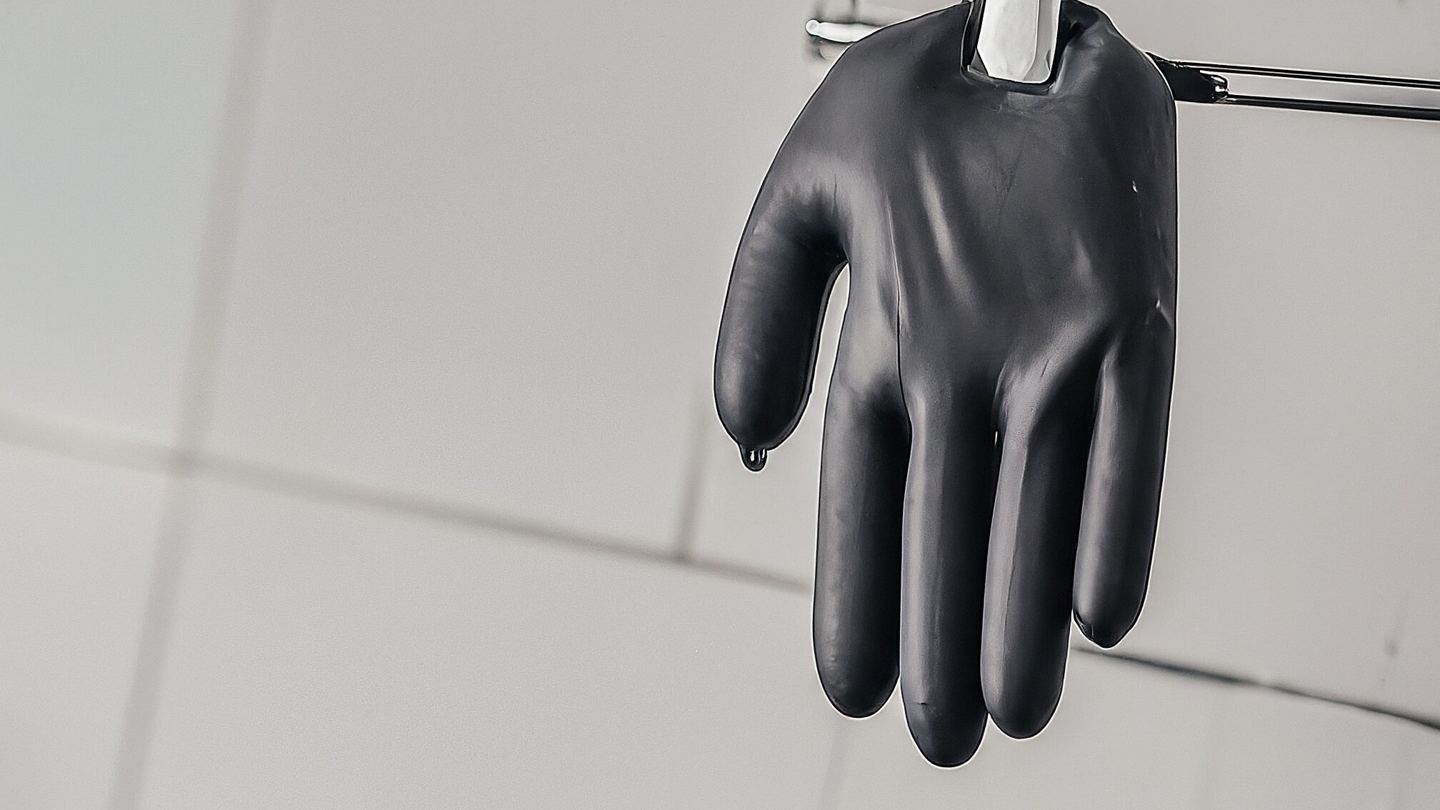 ゴム手袋の正しい使い方とメリット・デメリット