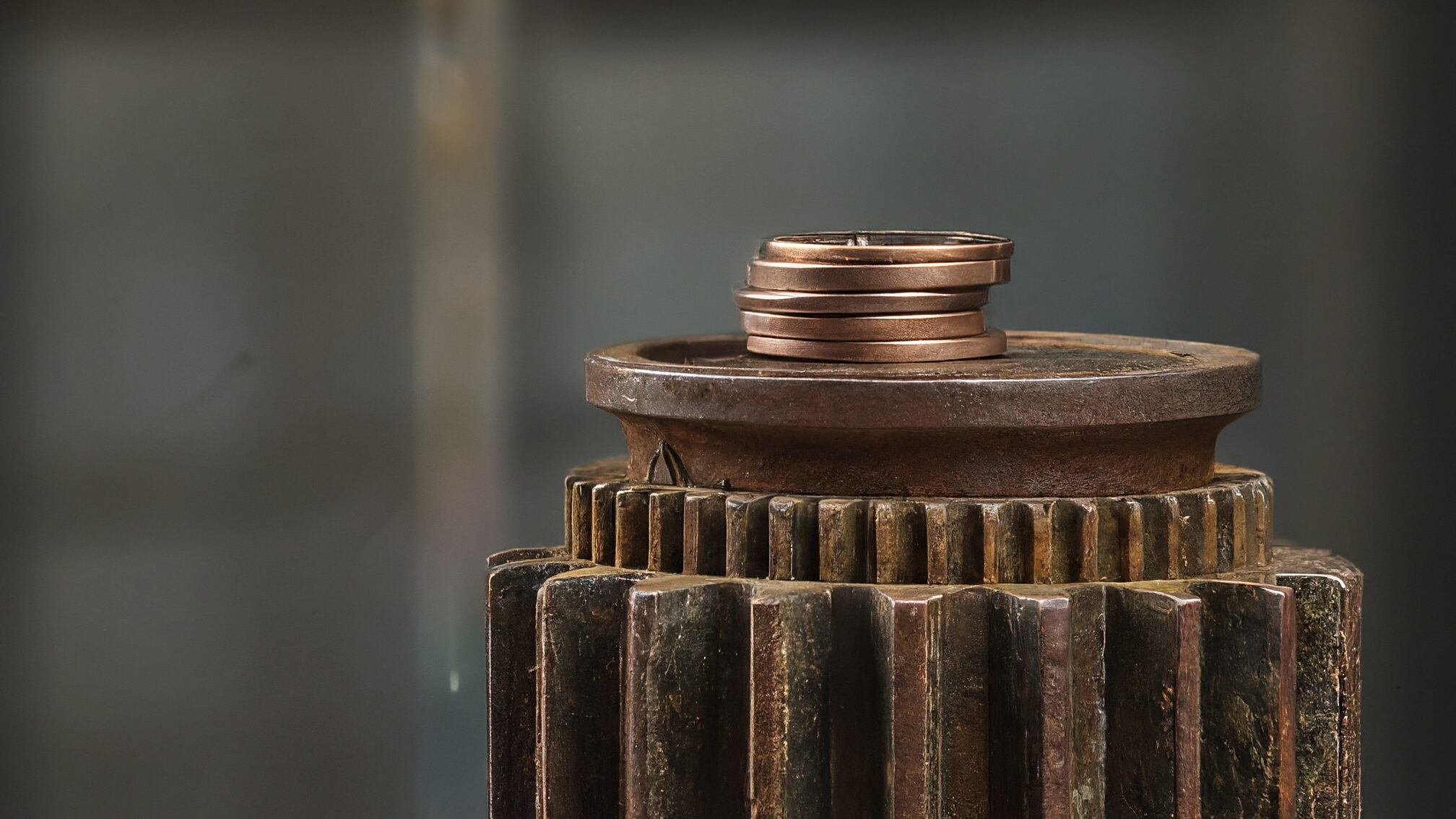 しんどい原因と業界構造・給料が上がらない理由